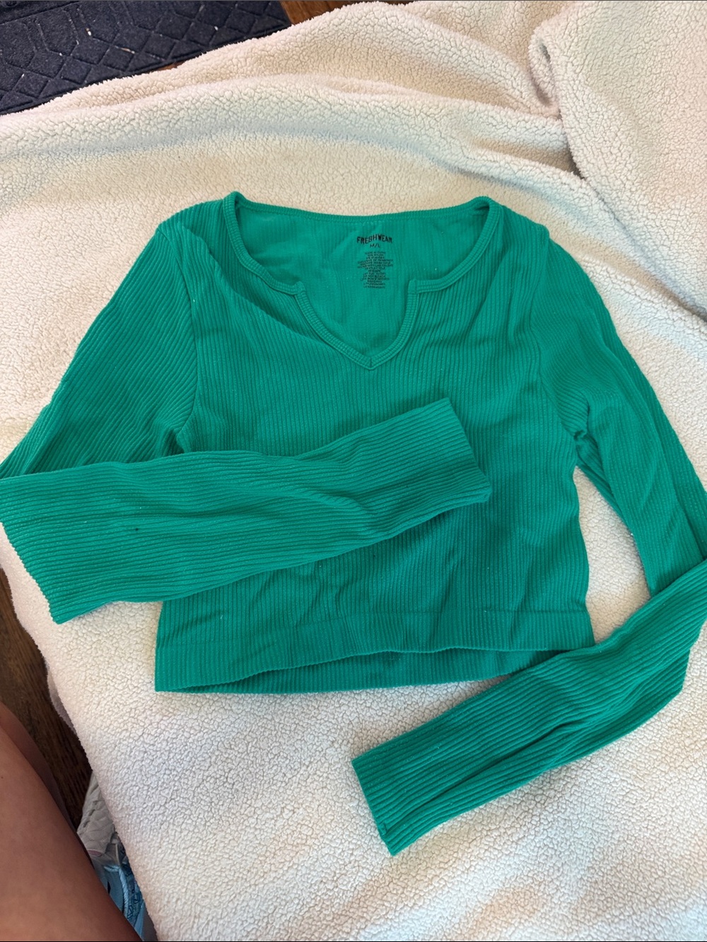 Green Ribbed V-Neck Long Sleeve Crop Top
